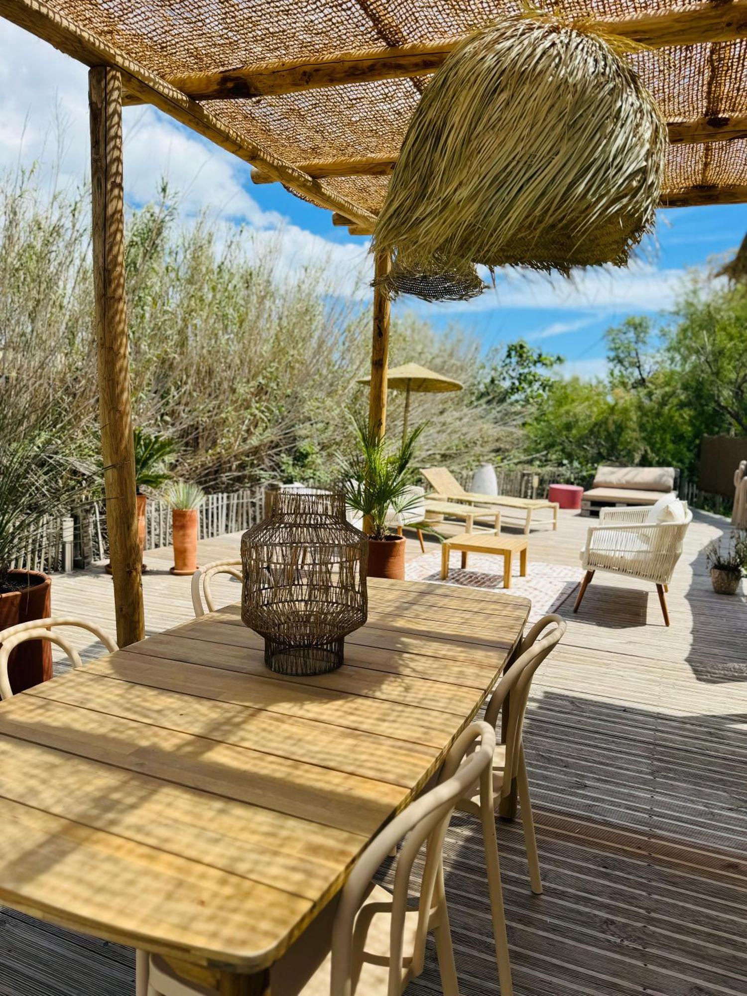 Cabane Le Flamant Avec Jardin, Piscine Et Parking Сент-Марі-де-ла-Мер Екстер'єр фото